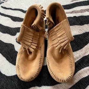 Size 2 kids Minnetonkas in tan